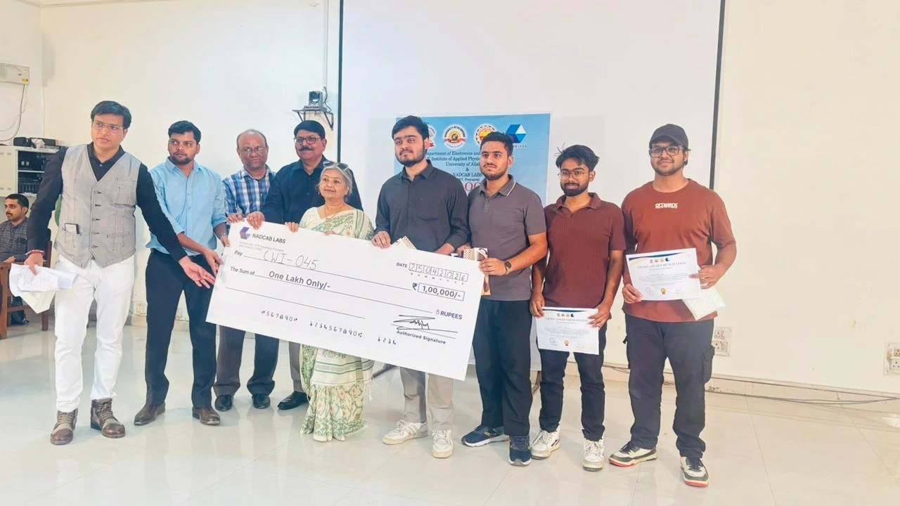 1st Prize: ₹1,00,000